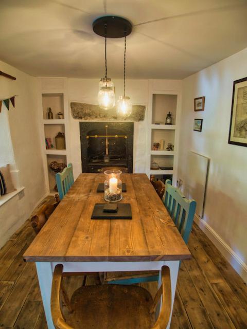 Knocker Cottage Is A 3 Bedroom Made Up Of 1 Double Bedroom And 2 Small Double Bedrooms In Small Village 10 Min To Beaches Camborne Exterior foto